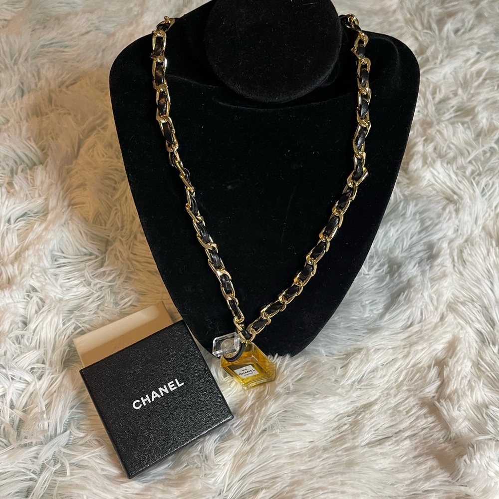 CHANEL No5 necklace with gold-plated hardware